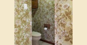 Is It OK to Wallpaper a Bathroom?